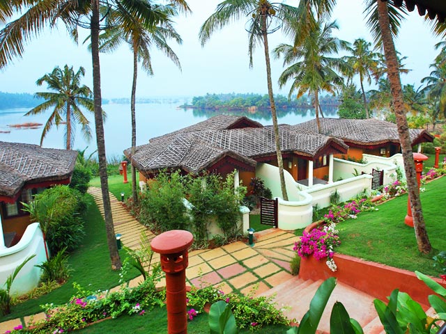 Fragrant Nature Backwater Resort: honeymoon resorts in kerala