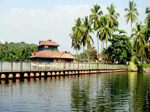 tourist places near trivandrum station